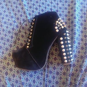 Spiked heel